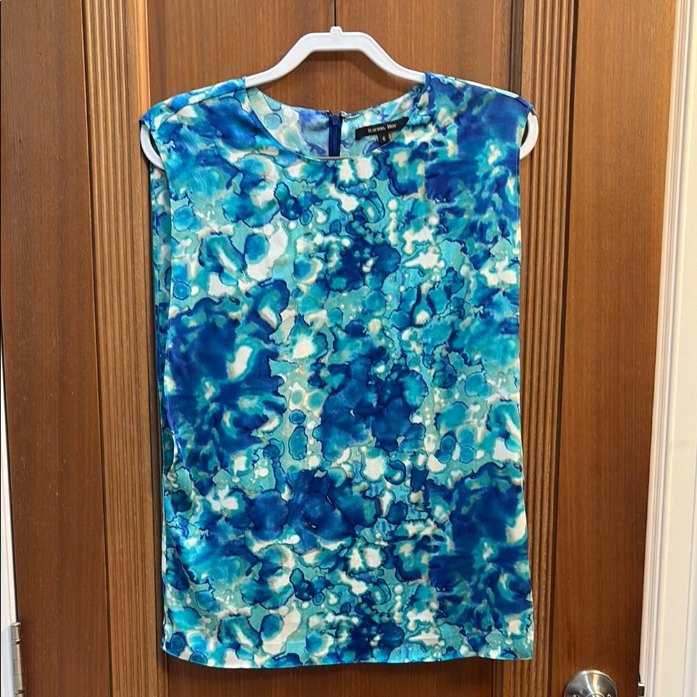 RACHEL Rachel Roy Blue Blouse with Abstract Design. size 6
